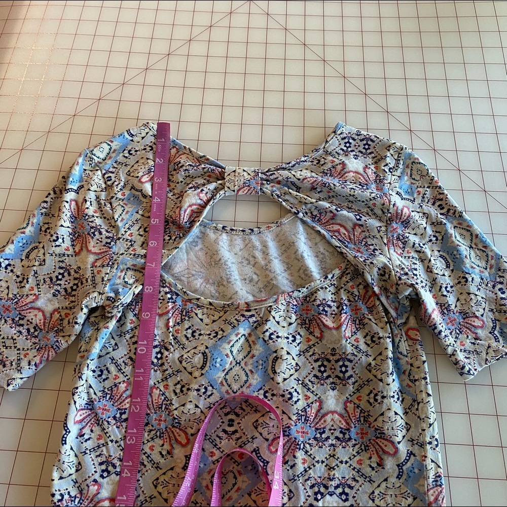 About A Girl Los Angeles size medium pastel colored paisley print bodycon - Picture 7 of 16